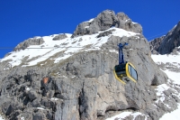 Winterbild von der Dachsteinseilbahn auf den Hunerkogel mit der neuen Gondelkabine